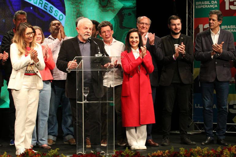 Foto: Fabio Rodrigues-Pozzebom/ Agência Brasil - Discurso da vitória do candidato à presidência da República Luiz Inácio Lula da Silva após resultado do primeiro turno das eleições de 2022.