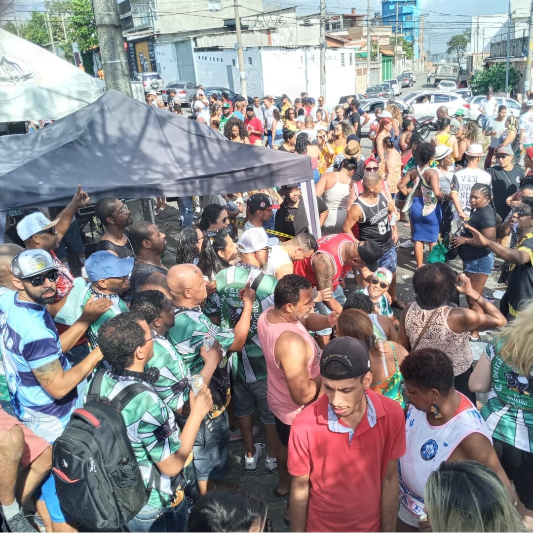 A feira termina, mas o samba continua firme na Vila dos Remédios – Foto Reprodução/“Barraca do Samba SNF” 