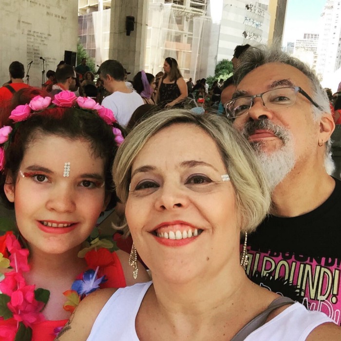 Sair da rotina não é uma tarefa fácil, o que faz desse momento ainda mais especial. Registro no CarnaPupa: bloquinho de carnaval inclusivo em São Paulo, SP. Foto: arquivo pessoal.