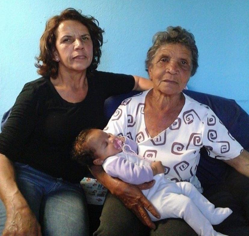 Dulce, sua mãe Carmelina e sua neta Michelly Foto: Reprodução/Arquico Pessoal - Dulce