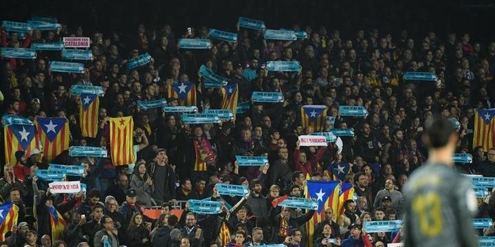 Torcida do Barcelona em protesto durante clássico contra o Real Madrid. Foto: CorreioDoPovo