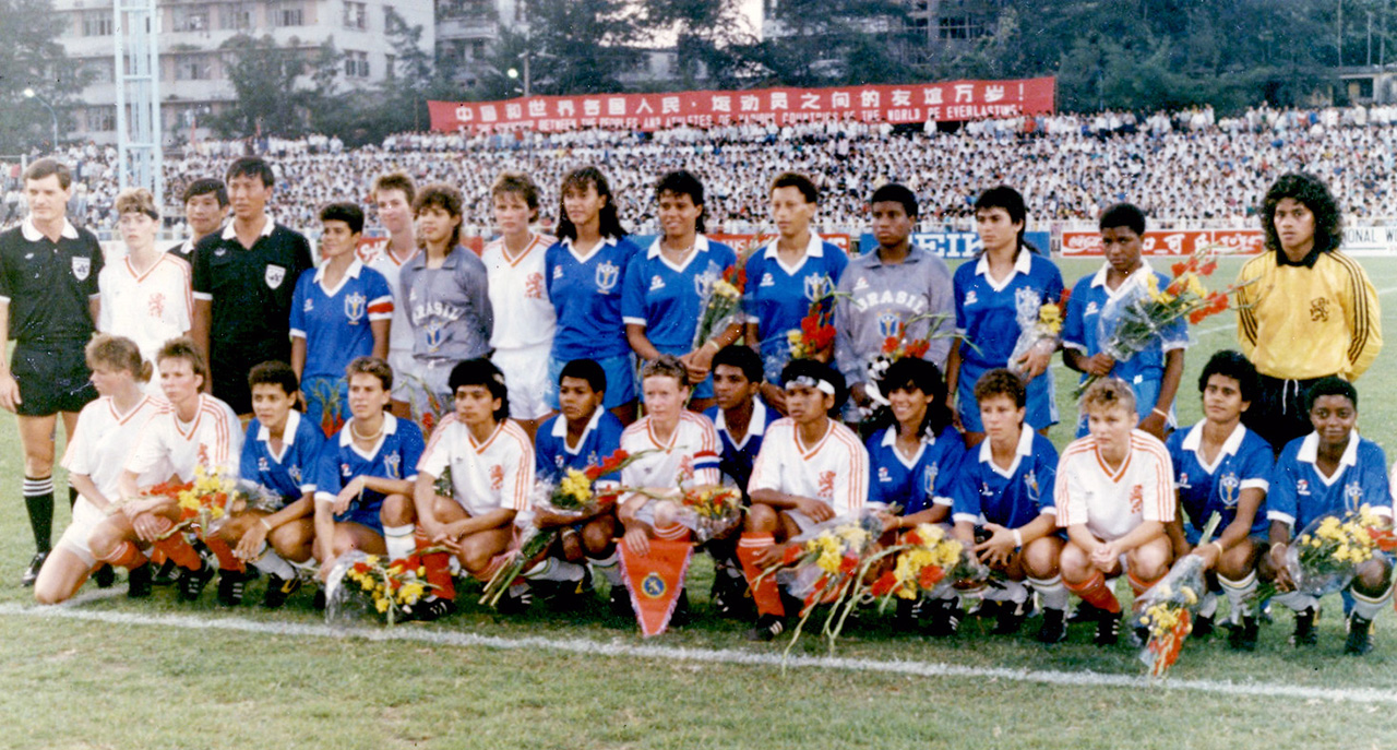 Figura 2: Partida entre Brasil e Holanda pela Copa do Mundo Experimental de 1983 (Foto: ge)