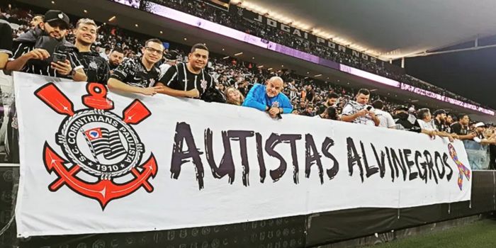 Autistas Alvinegros no estádio