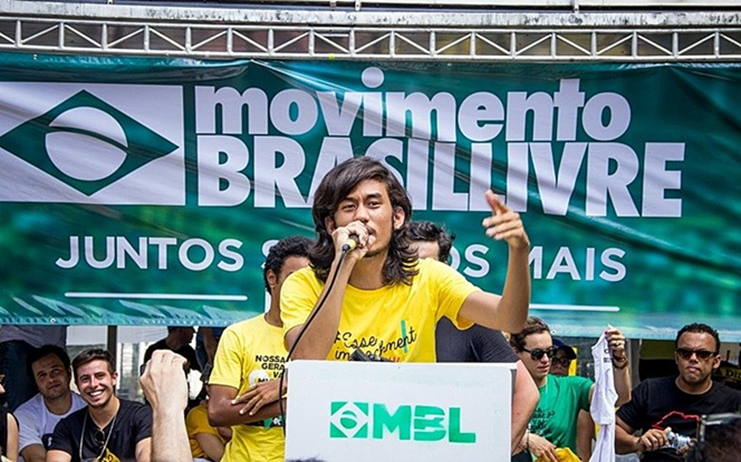 Membro e um dos fundadores do MBL, Kim Kataguiri, protestando a favor do impeachment de Dilma, em março de 2016. (Reprodução/MBL)