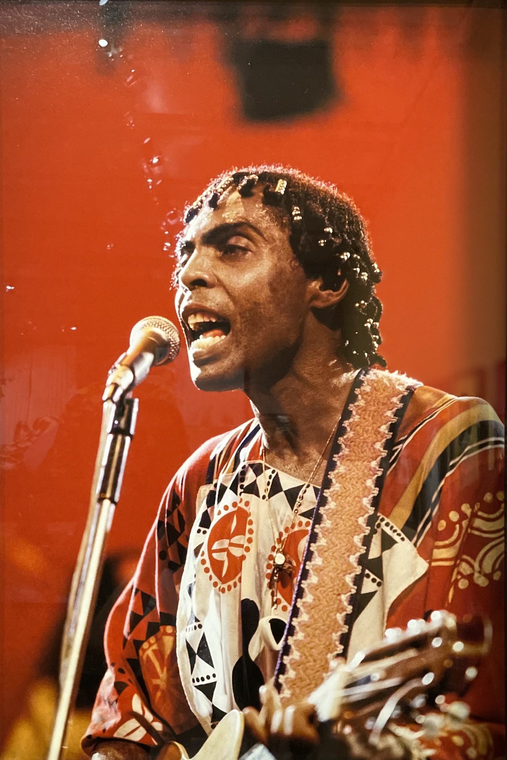 Gilberto Gil no Canecão, Rio de Janeiro, RJ, 1976. Acervo IMS/Coleção Walter Firmo